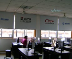 現(xiàn)場(chǎng)拍攝噴繪LOGO卷簾